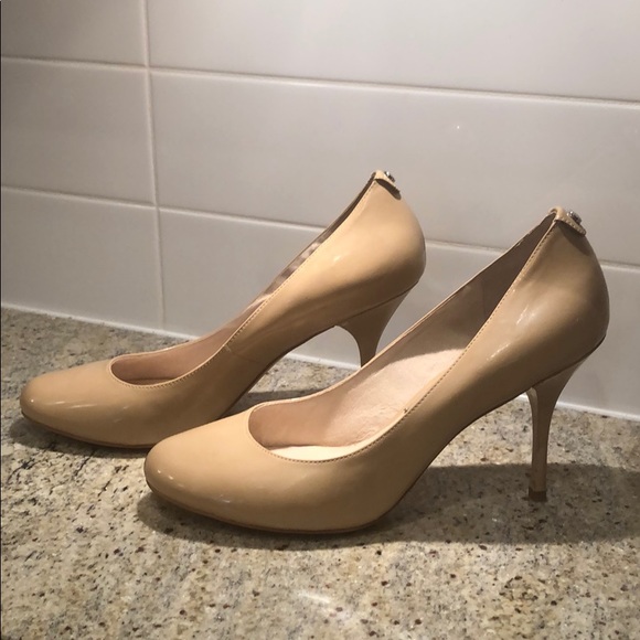 MICHAEL KORS Nude Patent Pumps - Picture 3 of 9